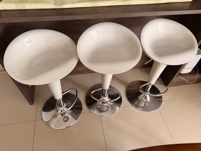 Bancos altos branco