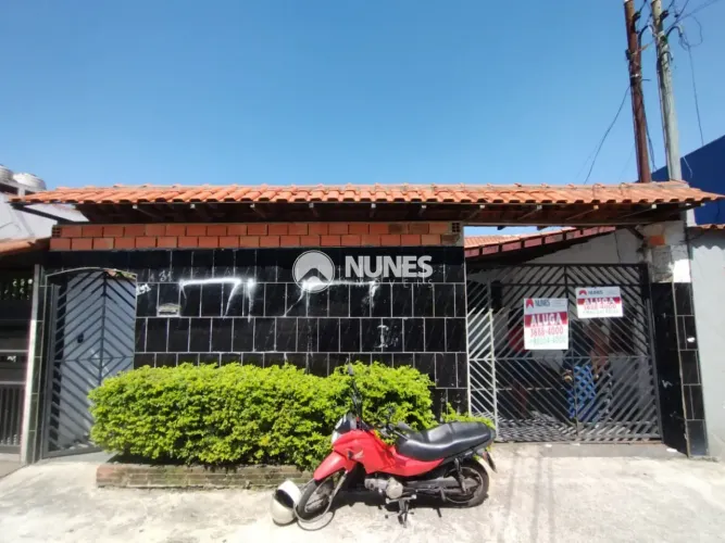 Casa térrea e individual para locação - 02 Quartos - Vagas de garagem - Jd Roberto