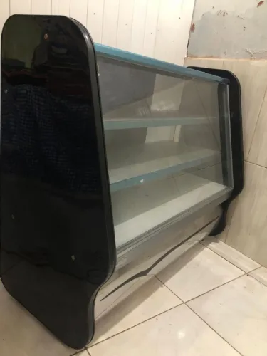 Vende-se balcão expositor refrigerado