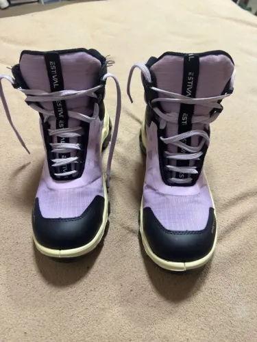 Bota com biqueira de composite 