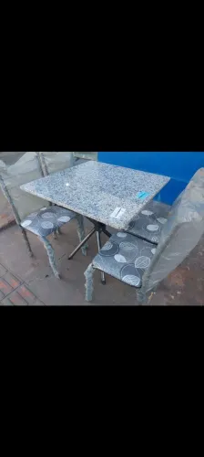 JOGO DE MESA NOVA COM 4 CADEIRAS