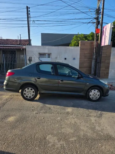 Peugeot 207 Sedan Passion XR 1.4 Flex 8V 4P 2010