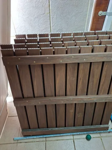 TRÊS PALETES 1M X 1M DE RESINA IMITA MADEIRA