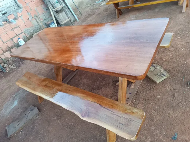 Vendo mesa de madeira Angelim Pedra
