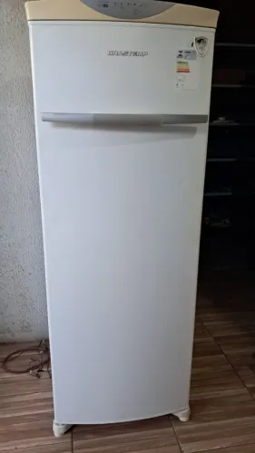 Freezer Vertical Brastemp 127 volts armazena 11 kilos
