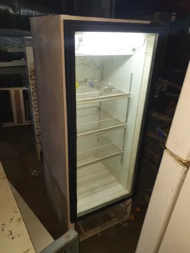 Geladeira Expositora MetalFrio de Bebidas Não Gela 220v
