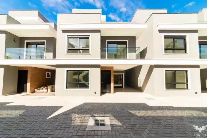 Sobrado em SANTA FELICIDADE com 135,52m²