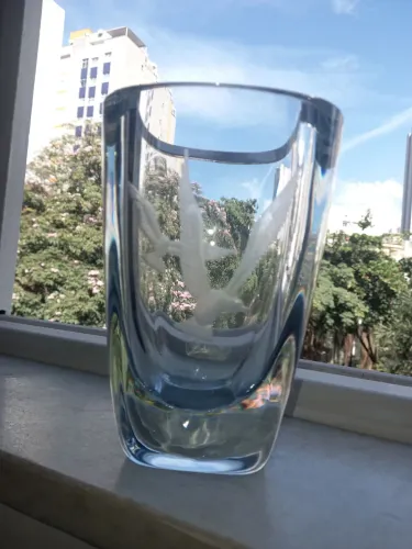 Vaso de cristal azulado, raríssimo