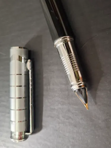 Extrator De Grampos Luxo Tipo Caneta - Preto e Cromado