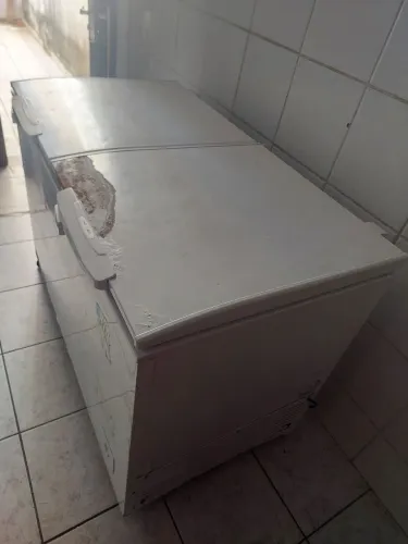 Freezer semi novo