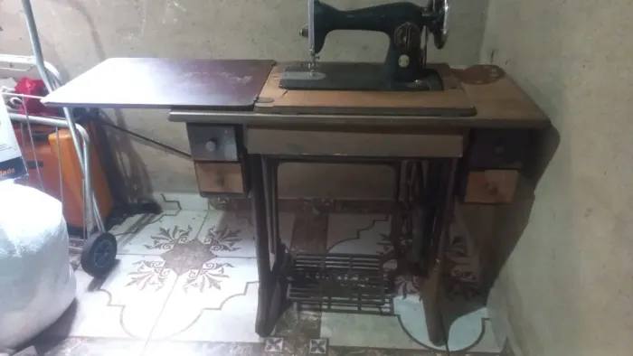 Máquina de costura reta