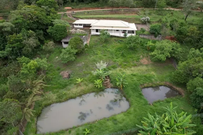 SÍTIO Á VENDA DE 4.689M² NA DIVISA DE ITATIAIUÇU COM ITAGUARA/MG!