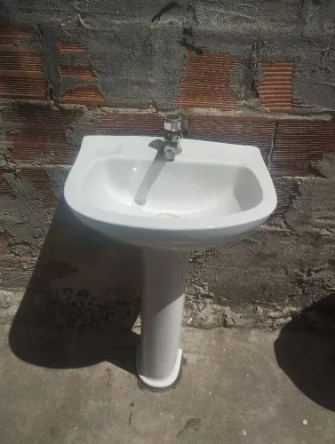 Pia para banheiro com pé Branco