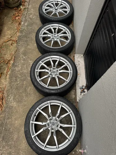 Jogo de rodas aro 20 com pneus 5x114