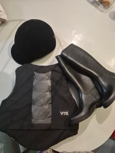 Vendo kit de Hipismo infantil 