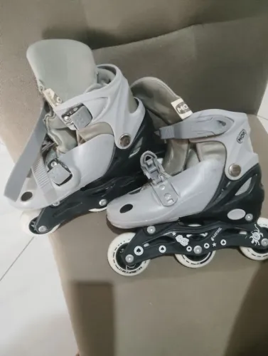 Patins ? feminino muito bem conservado, semi-novo 