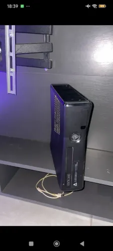 Vendo Xbox 360 bloqueado em ótimo estado , sem cabo e sem controle