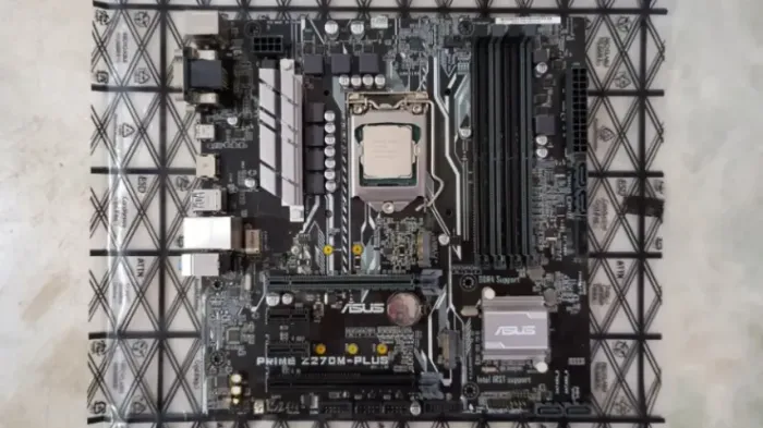 Placa-mãe ASUS PRIME Z270M-PLUS/BR + Processador Intel i7-7700K