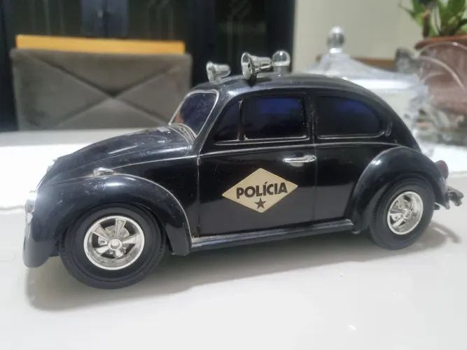 Miniatura VW Fusca Polícia Preto - Carrinho de Coleção/Brinquedo