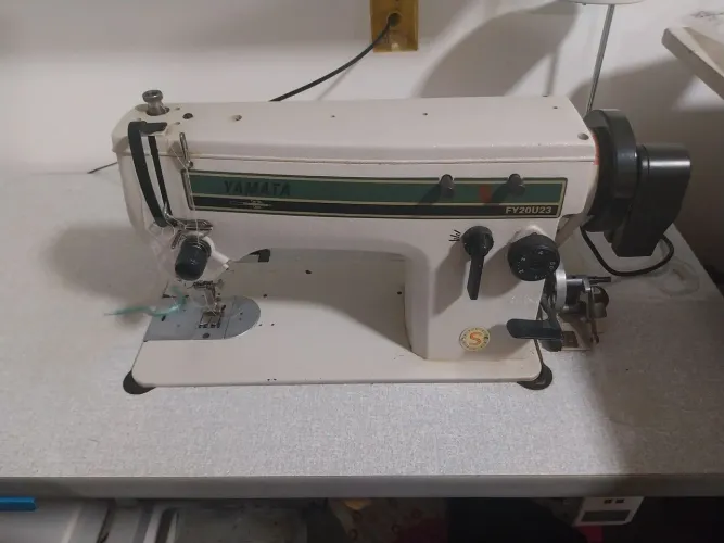 Vendo máquina semi industrial zig zag motor direct drive em perfeito estado e funcionament