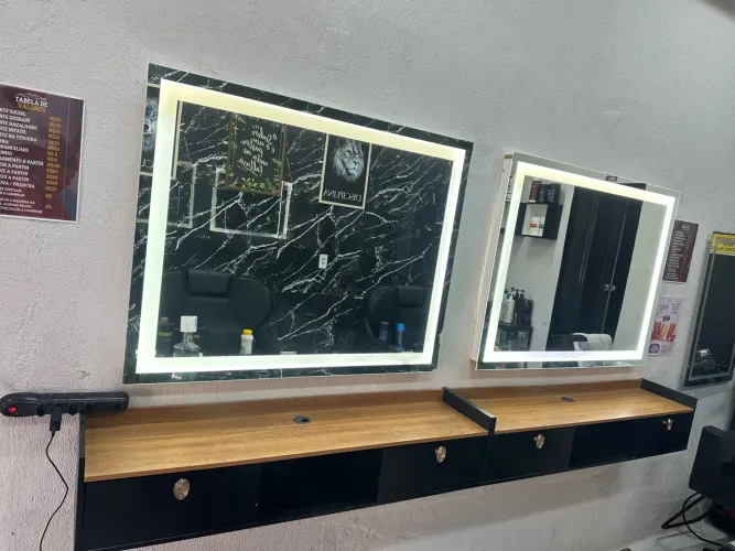 2 Espelhos led e 2 Bancadas para barbearia