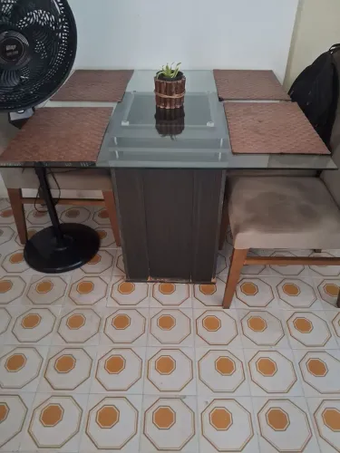 Mesa de vidro 1 x 1 MT. So a mesa.