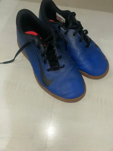 VENDO CHUTEIRA DA NIKE DE FUTSAL (NOVA/SEMI NOVA)!!