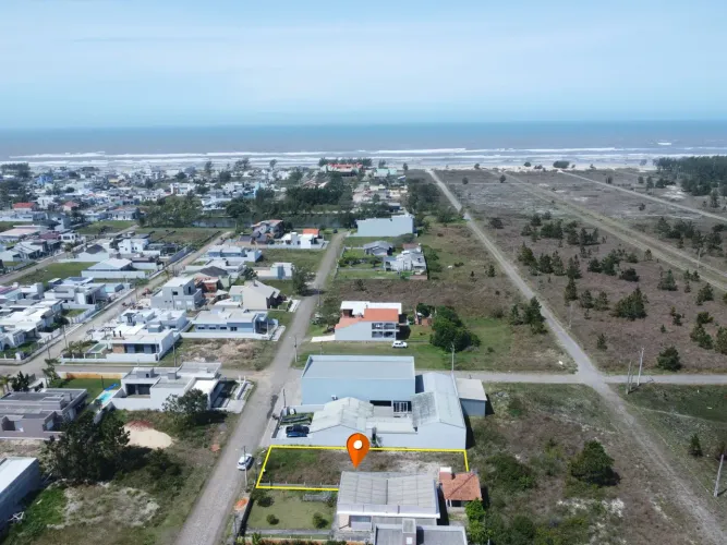 Terreno Frente Norte a 600m do mar na Bellatorres..