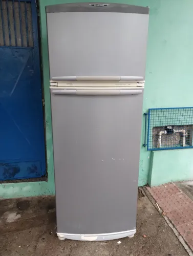 Vendo uma geladeira duplex 