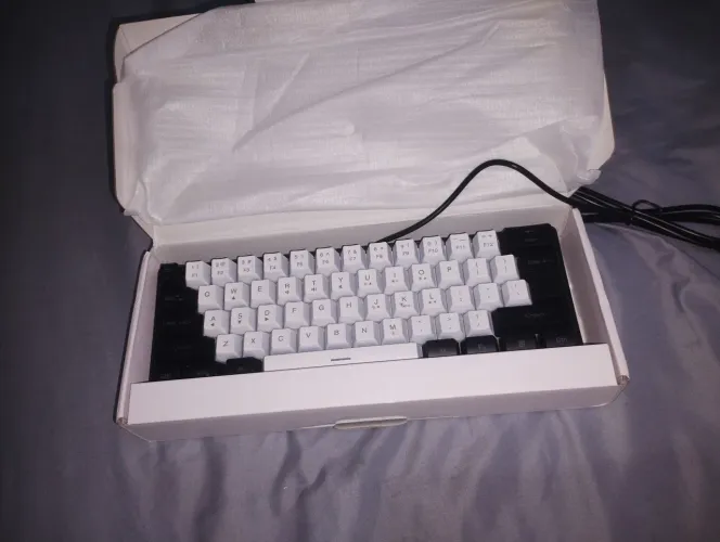 Vendo teclado gamer 60%,com LED, mecânico!!