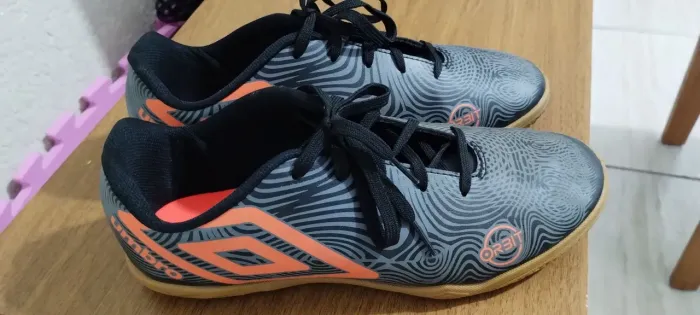Chuteira Umbro 41