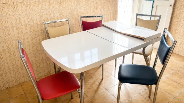 Mesa de fórmica extensivel retrátil com 6 cadeiras