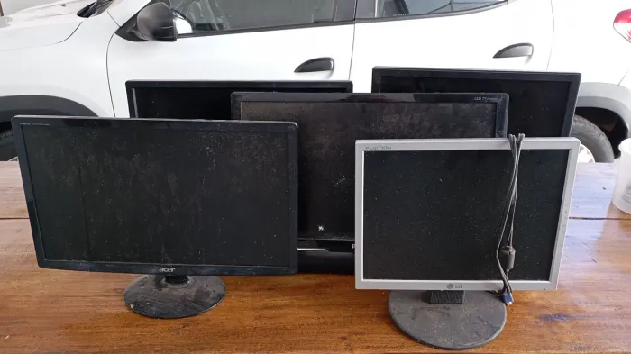 5 Monitor com defeito 