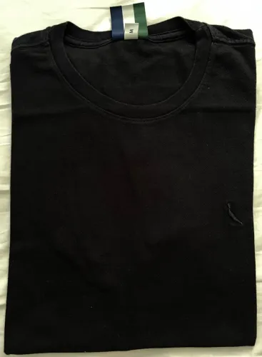 Camiseta Preta Gola Redonda com Logo Bordado, Tam. M