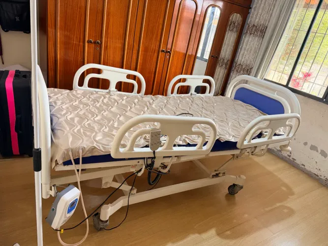 Cama hospitalar motorizada