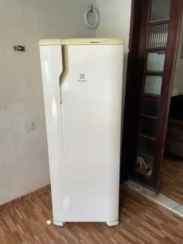 Geladeria Frostfree Electrolux 322 Litros