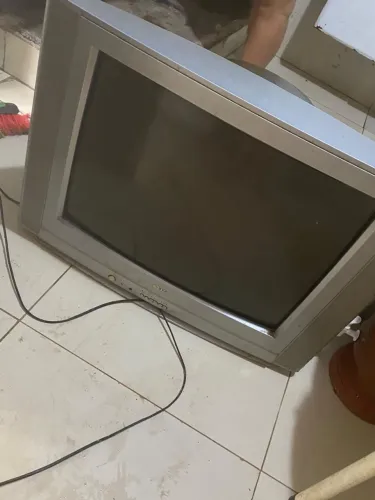 TV tubo LG para retirar peças