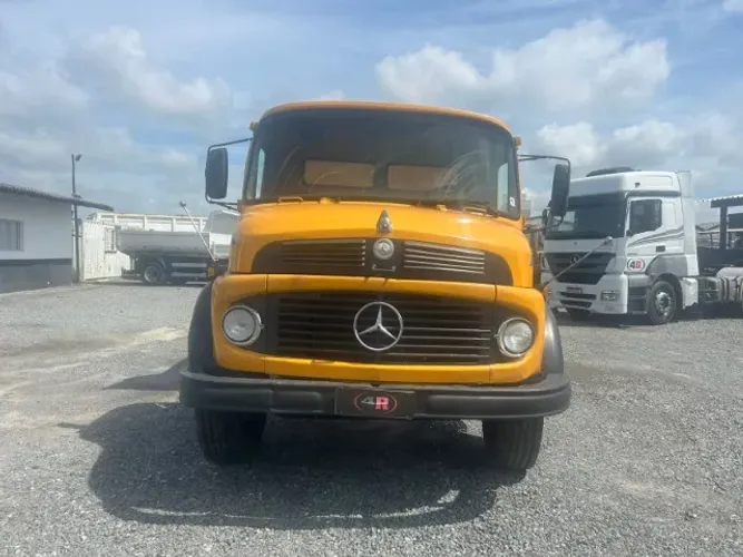 Mercedes 1113  caçamba toco 4x2 
