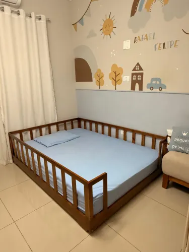 Cama Infantil Montessori Tamanho Casal com Colchão - Excelente Estado!