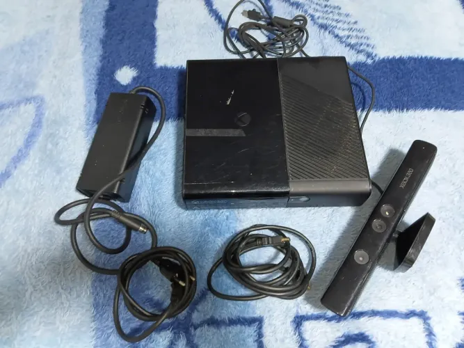 Xbox 360 Desbloqueado | Sem controle e Caixa | Com Kinect