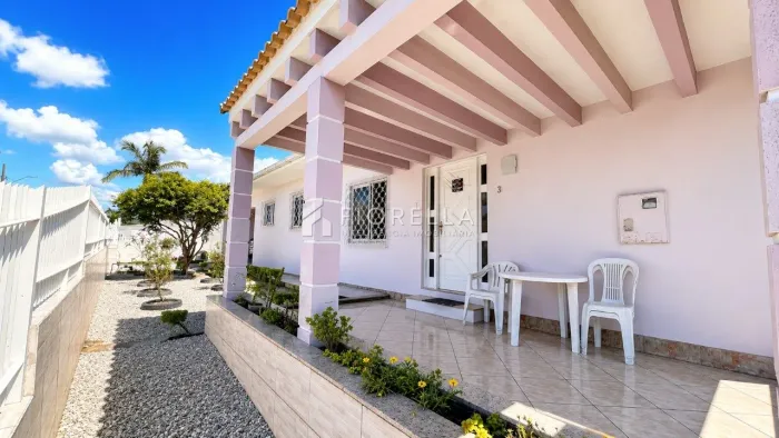 Casa com 03 dormitórios com 01 Suíte no bairro Flor de Nápolis - São José