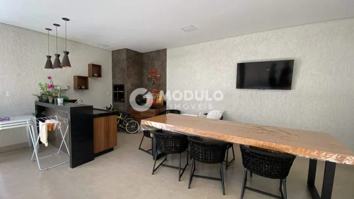 Casa residencial para locação no bairro Santa Rosa.