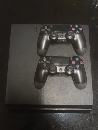 Playstation 4/ PS4 fat com 2 controles
