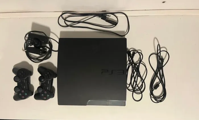 PS3 usado em ótimo estado com os dois controles, a câmera do PS3 e com os cabos