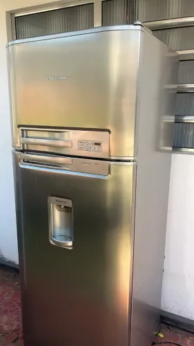 vendo geladeira duplex , Electrolux muito barato para sair hoje.