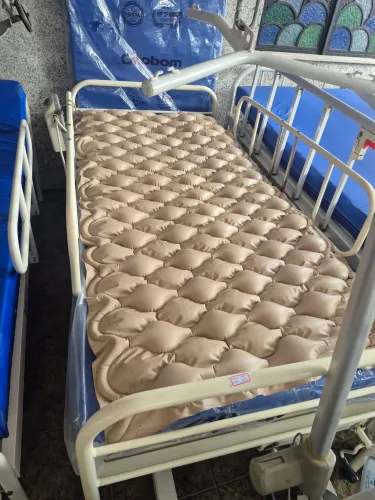 Cama hospitalar c 2 colchoes
