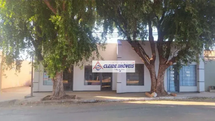 Casa Residencial ou Comercial no CPA I Venda ou locação