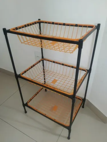 Fruteira de plástico com 3 espaços