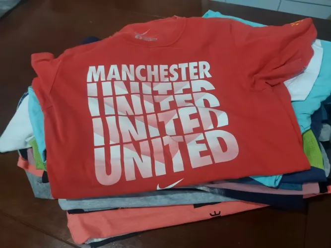 Vendo 43 camisetas tamanhos (P,M,G,GG)