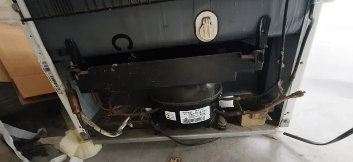 Vendo Geladeira Electrolux com defeito preço a combinar